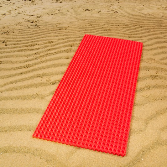 Sand-Anfahrhilfe aus Vlies, gepresst und verklebt, Farbe: rot