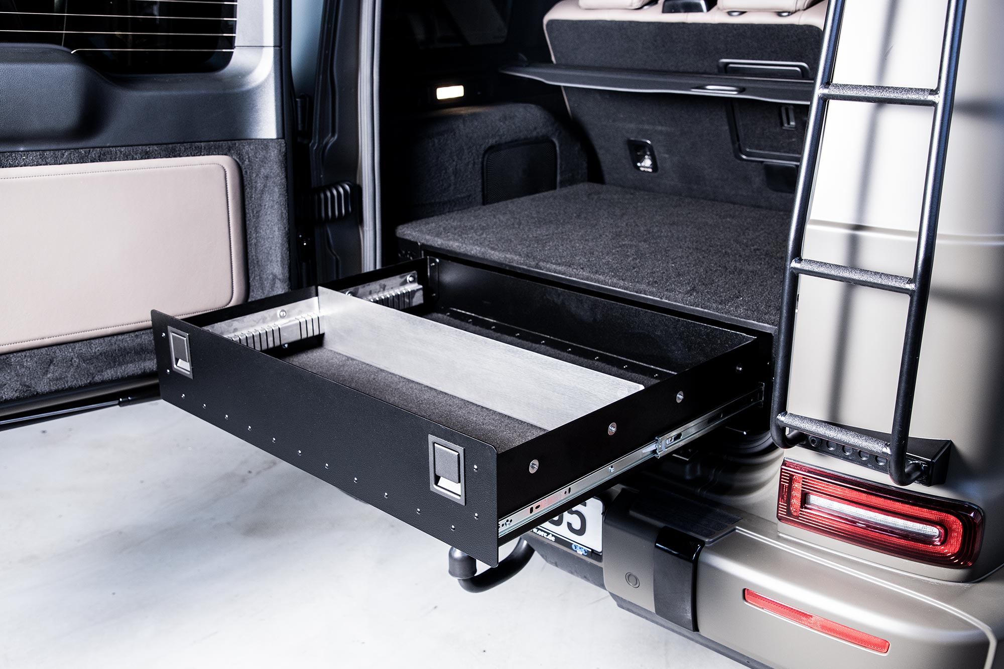 AZUGA Kofferraumwanne Kofferraumschutz BOOTECTOR passend für Mercedes  G-Klasse (W463) ab 6/2, für Mercedes G-Klasse SUV