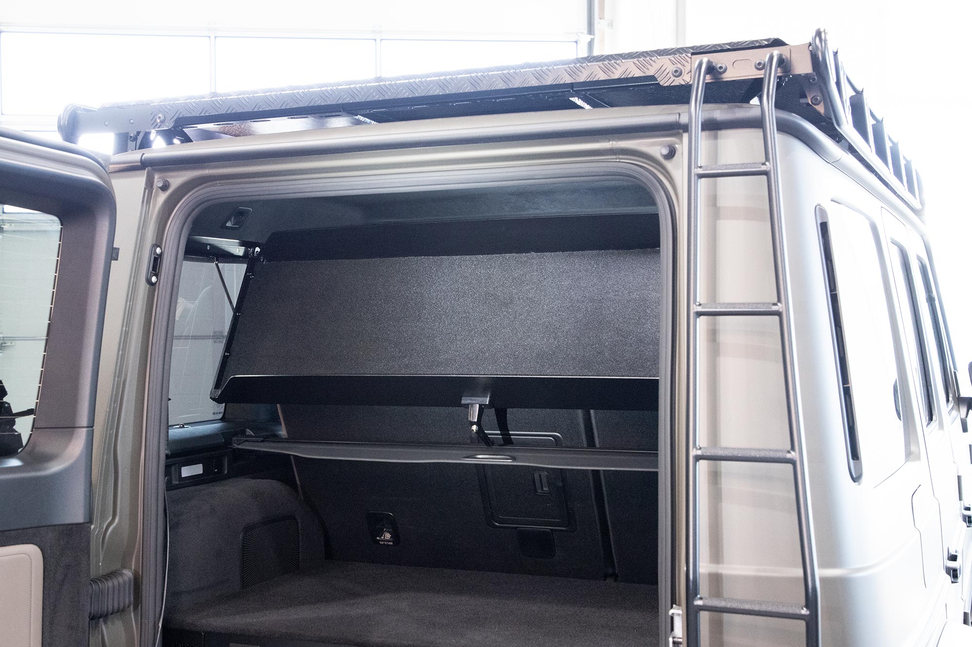 ORC roof box/weapon safe, foldable + lockable Mercedes G from 2018 on, black